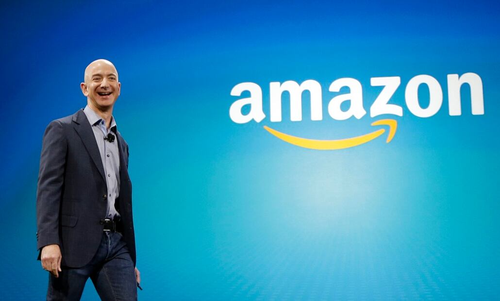 Jeff Bezos, dueño de Amazon, se convirtió en "la persona más rica de la historia"