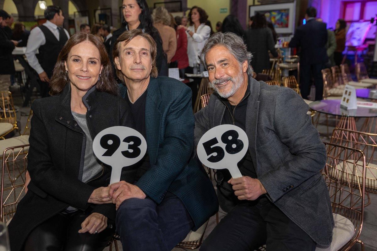 Amanda Canudas con Juan Carlos y Álvaro Moragrega. (Foto: Especial)