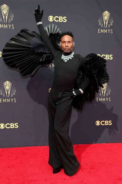 La moda y el glamour en la alfombra roja de los Emmy 2021