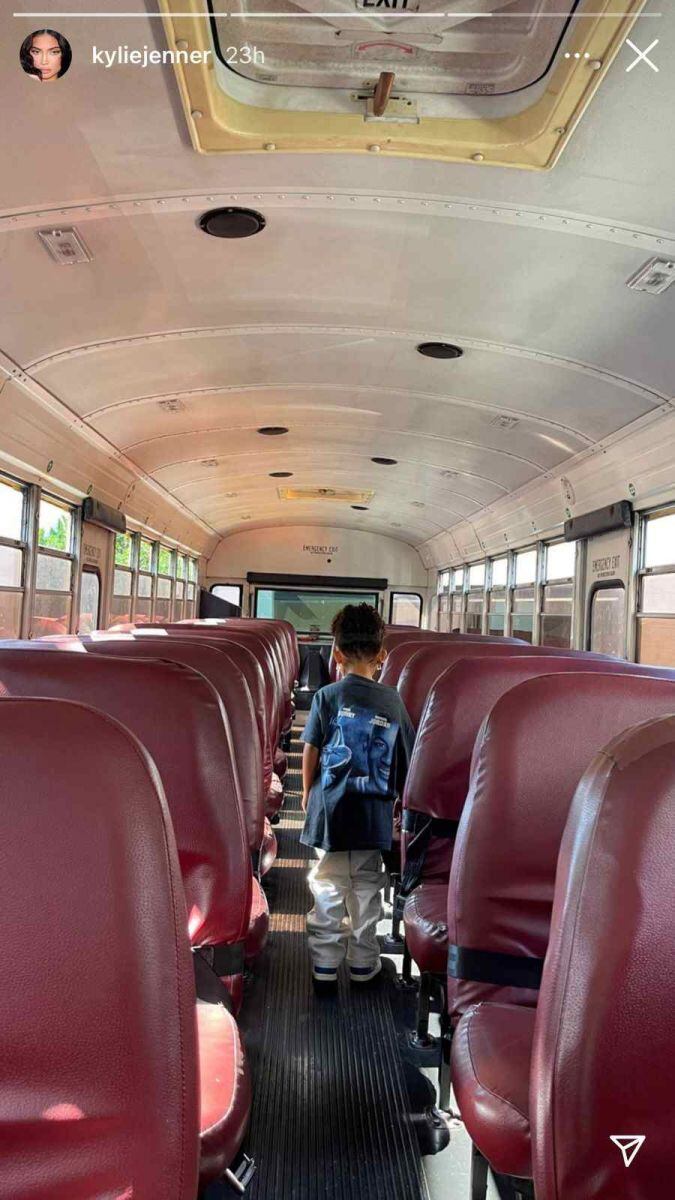 Travis Scott le regaló un autobús escolar a Stormi, su hija con Kylie Jenner