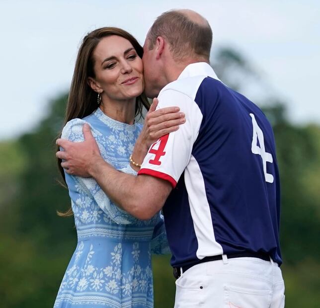 Kate Middleton y el príncipe William en el  Royal Charity Polo Day / AP