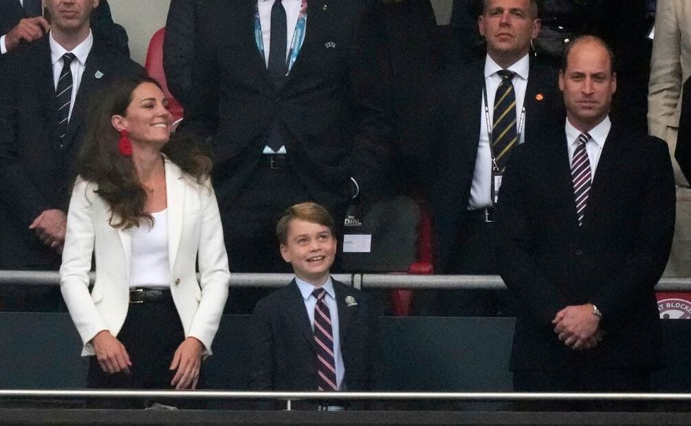 Kate Middleton y William molestos por las críticas a su pequeño hijo