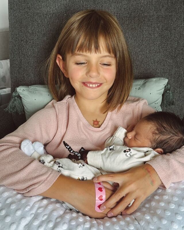 La hija de Aislinn Derbez junto a Tessa / Foto: Instagram