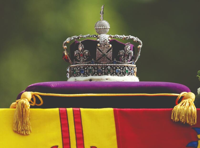 La corona de San Eduardo comienza a ser modificada para el rey Carlos III