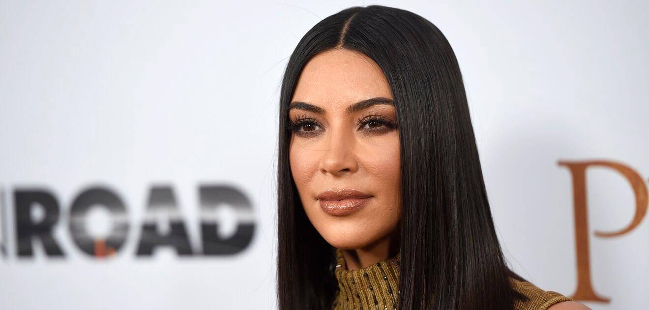 La empresaria Kim Kardashian es fuertemente criticada por hacer "blackfishing"