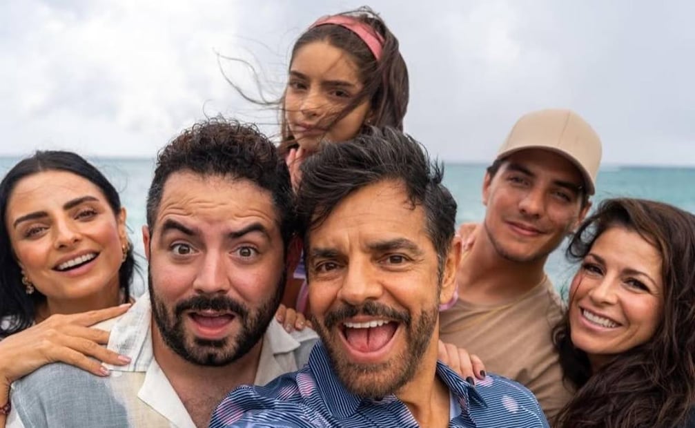 Eugenio Derbez y Alessandra Rosaldo junto a Aislin, Aitana, José Eduardo y Vadhir Derbez / Foto: Instagram @ederbez