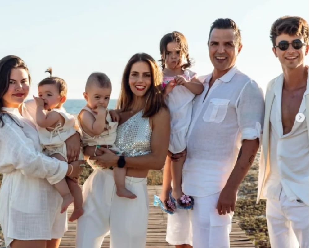 La familia de Claudia Álvarez y Billy Rovzar / Foto: Instagram