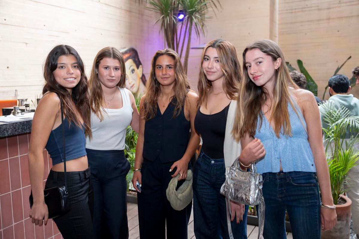 Ana Jimena Hoyos, Ana Zorrilla, Camila de León, Zaza Robles y Allegra San Millán. (Foto: Héptor Arjona)