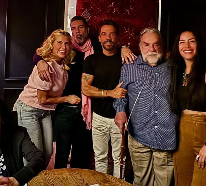 Pedro Moctezuma y Claudia Lizaldi con Pablo Moctezuma y Beatriz Pasquel / Foto: Instagram