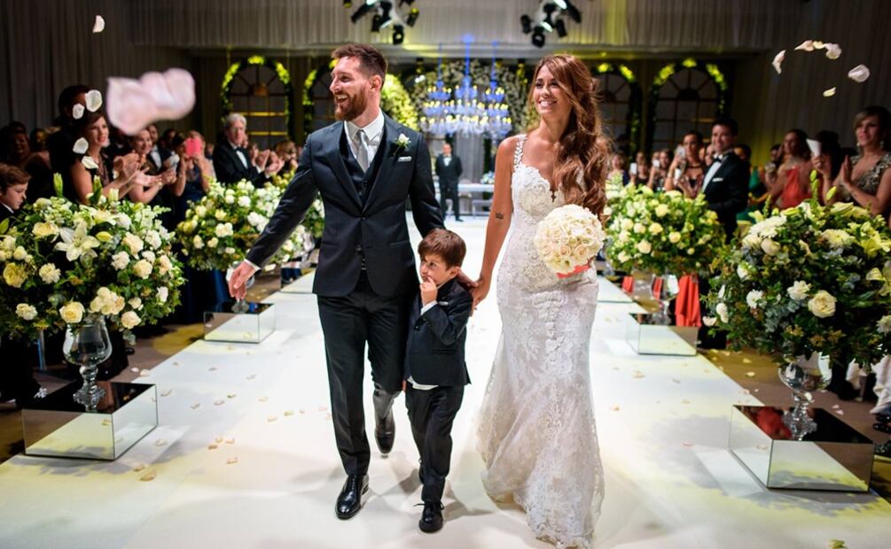 Mamá de Messi desata polémica por vestido que usó en boda de su hijo