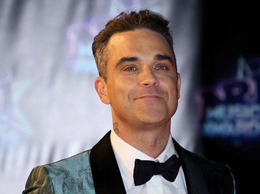 Robbie Williams pasea en ropa interior en su mansión de Beverly Hills