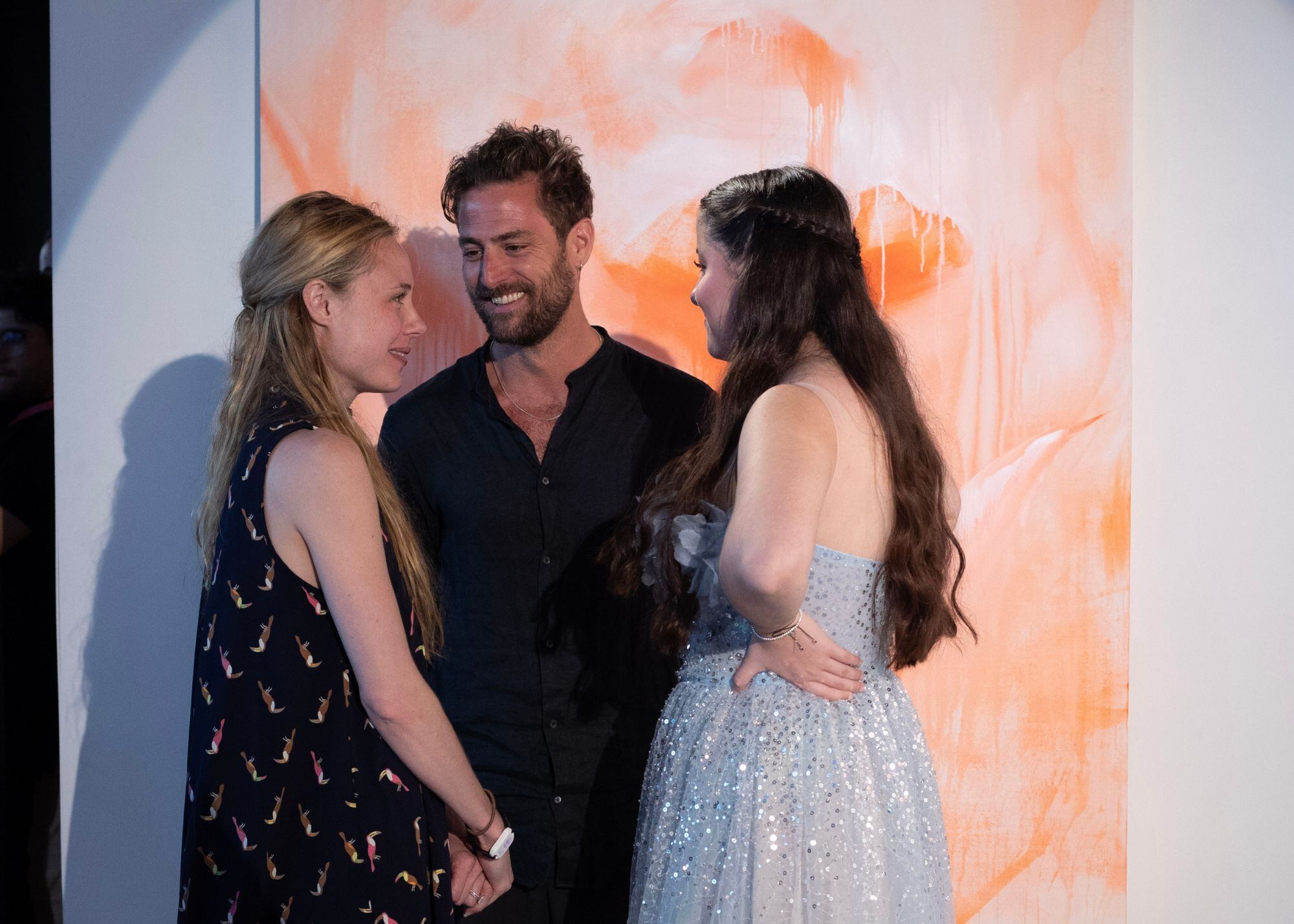 Sara Mearns y Maximilian Magnus con María Hanneman. (Foto: Edgar Silva Fuentes para VIP)