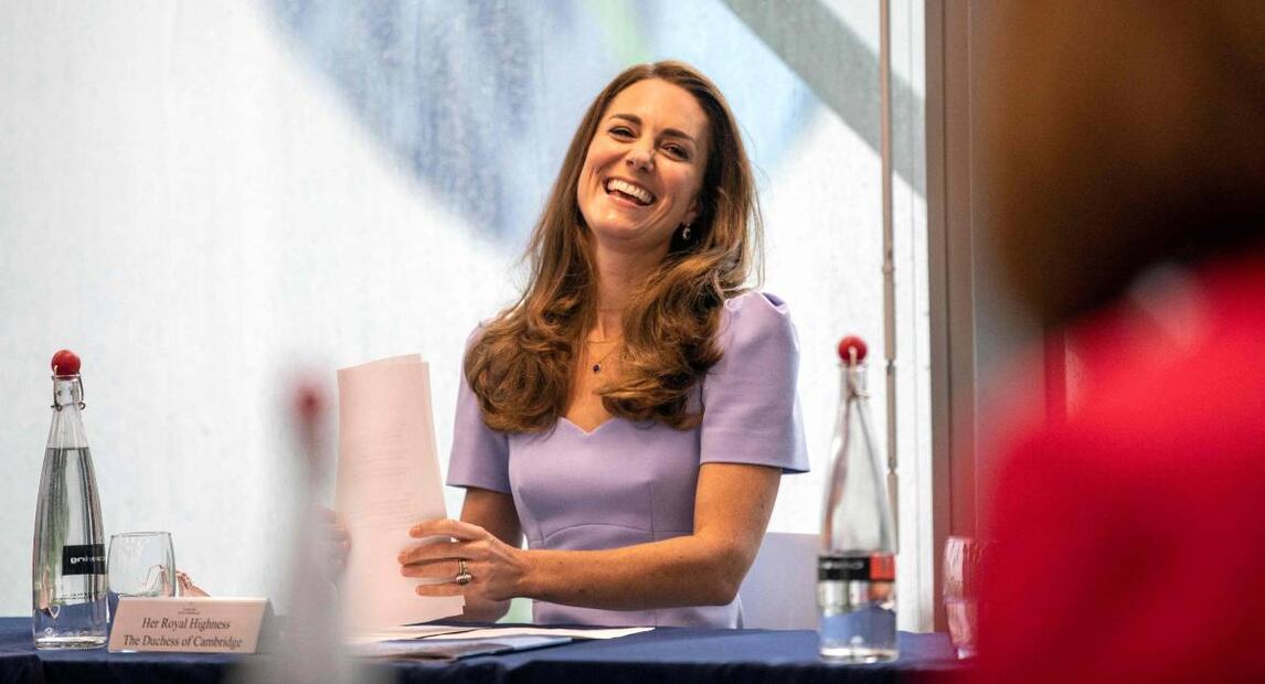 El fantástico look de Kate Middleton en un día de lluvia