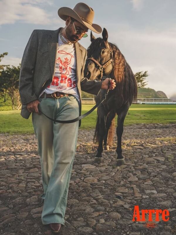Alejandro Fernández con su marca de ropa Arrre / Foto: Instagram