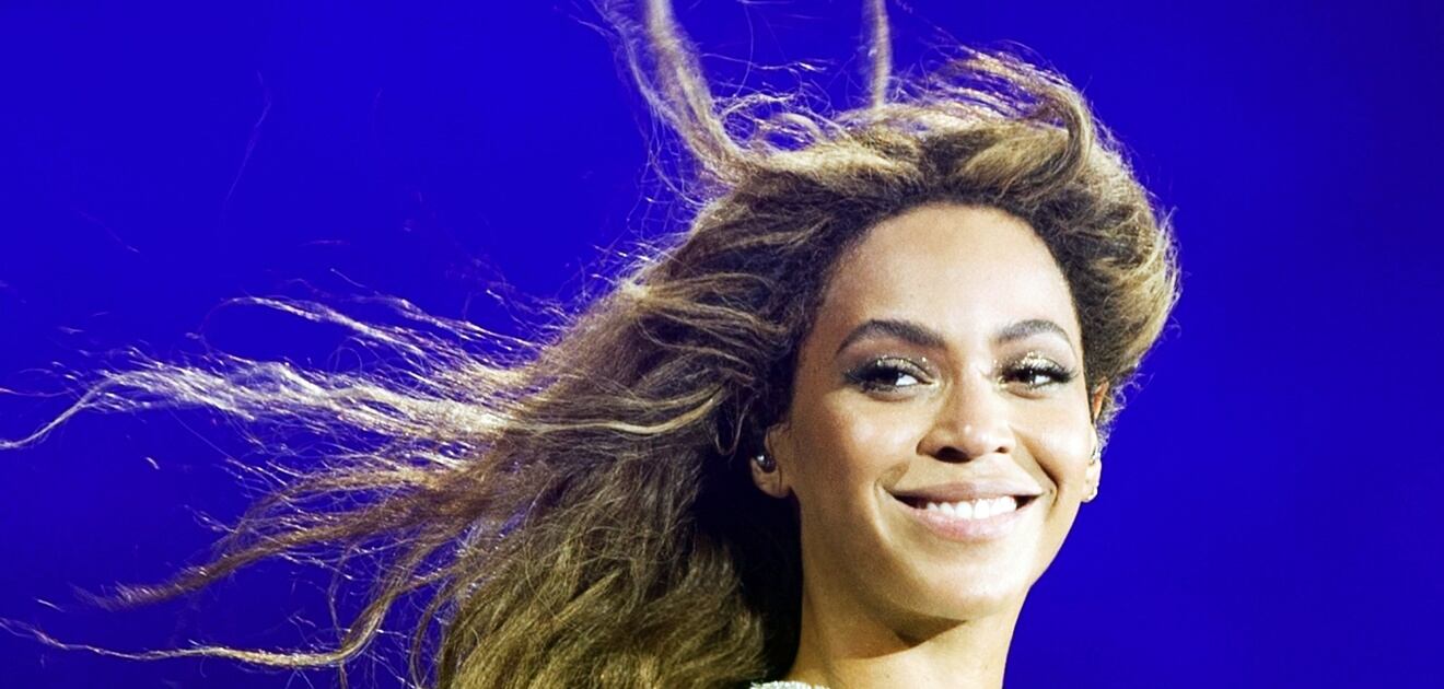 <p>Beyoncé compartió las imágenes de la sesión de fotos que hizo embarazada en su sitio web. <strong>(Fotos: AP y Cortesía de Beyonce.com)</strong></p>
