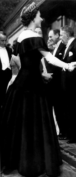 El guardarropa de la reina Isabel II, el más documentado desde su nacimiento