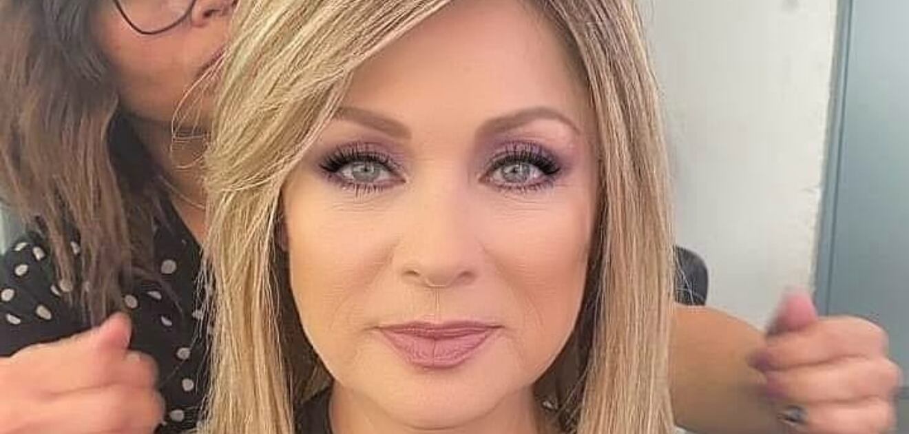 Lety Calderón usa enorme cubrebocas en grabación de telenovela 