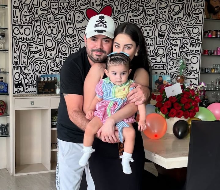 José Eduardo Derbez y Paola Dalay con su hija Tessa / Foto: Especial