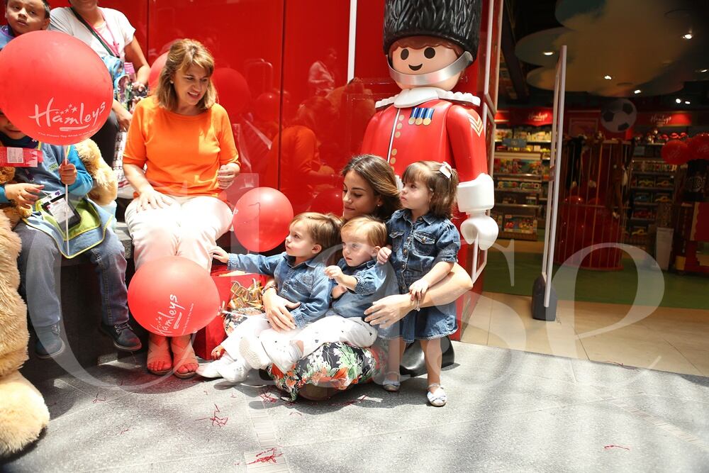 EN PORTADA: Paola Albarrán y sus trillizos Fernando, Pablo y Natalia Landeros