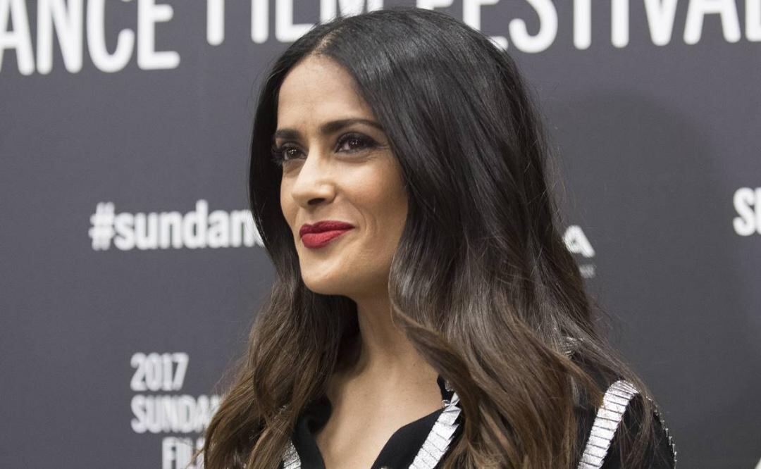 Salma Hayek y su bamboleo en bikini para celebrar su cumpleaños