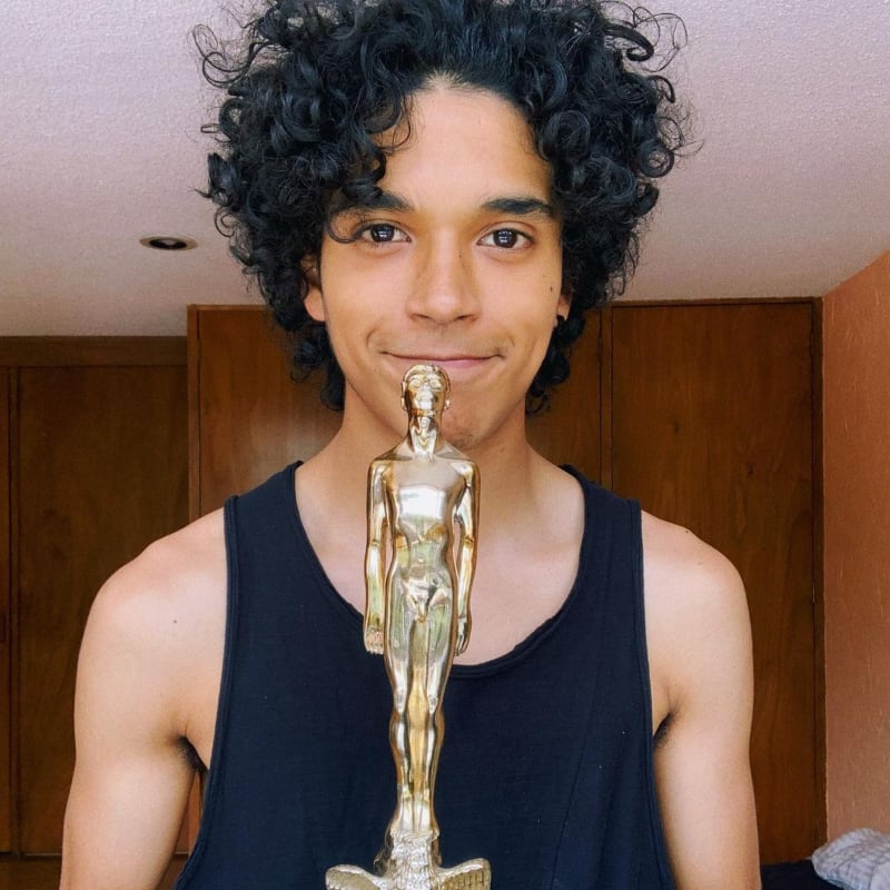 Benny Emmanuel recibe premio Ariel por mejor actuación en Chicuarates / Foto: Instagram