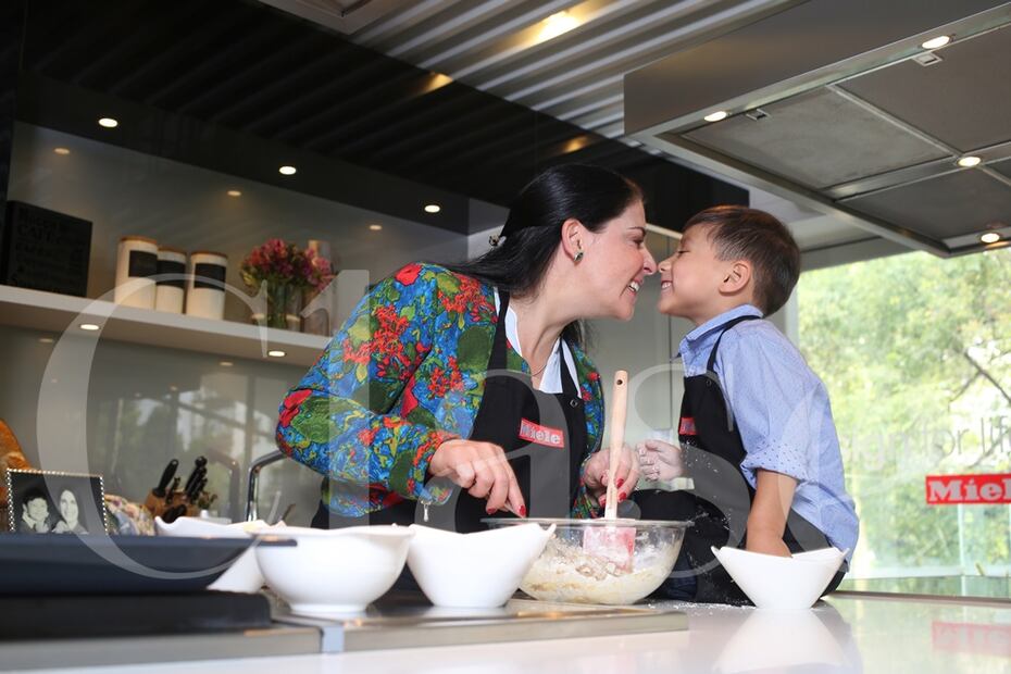 Zahie Téllez y Alexandra Rendón cocinan con sus hijos 
