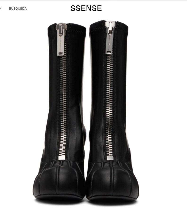 Ángela Aguilar vuelve a los 70 con botas de Stella McCartney