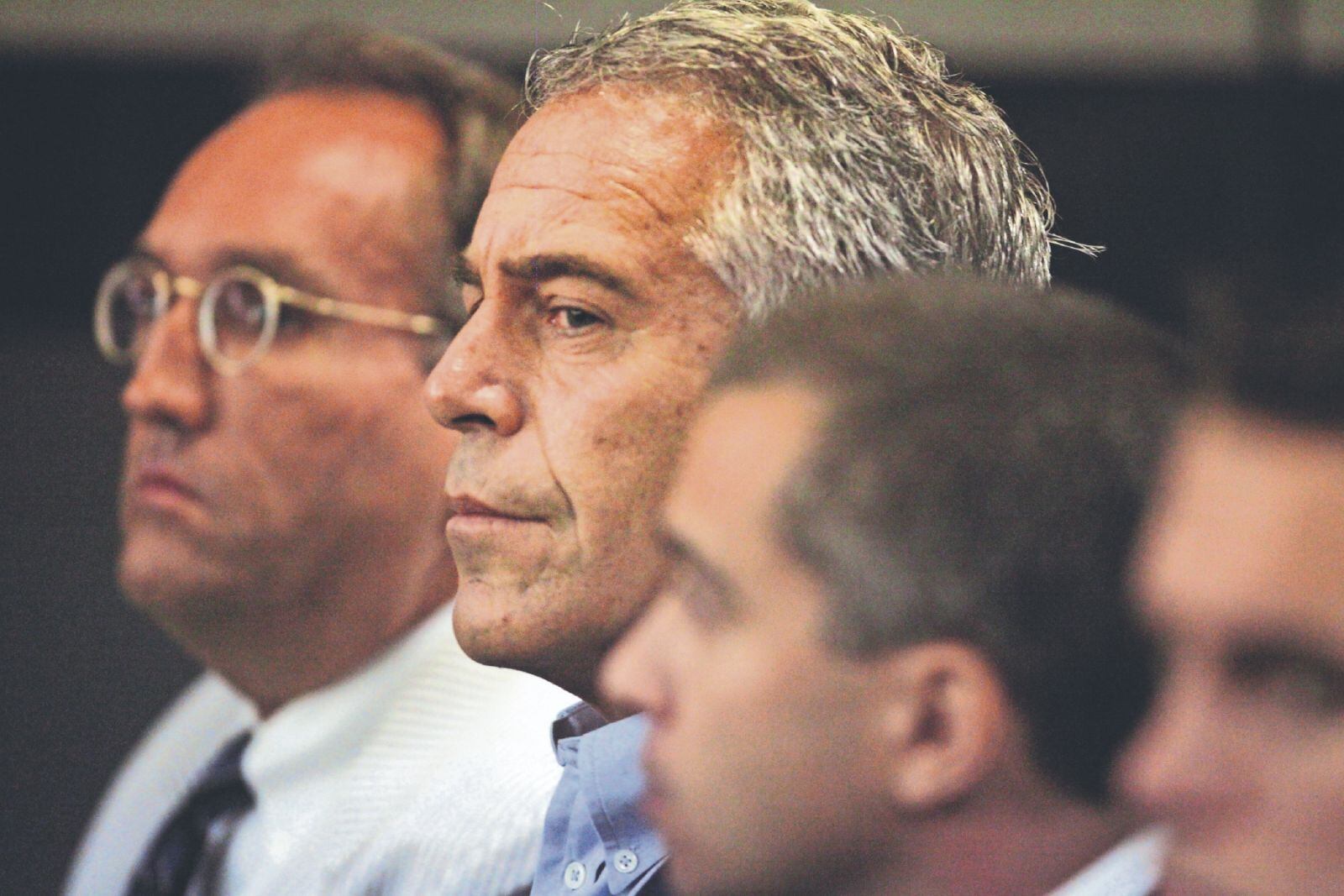 Aparece el príncipe Andrés con su mamá, la reina Isabel II, tras la muerte de su amigo Jeffrey Epstein
