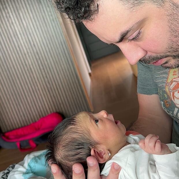 José Eduardo Derbez junto a la pequeña Tessa / Foto: Instagram