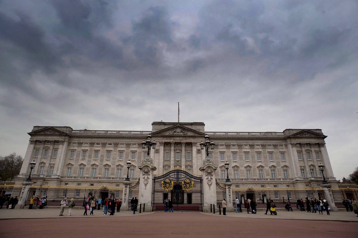 Carlos III  se mudará al palacio de Buckingham cuando esté reparado