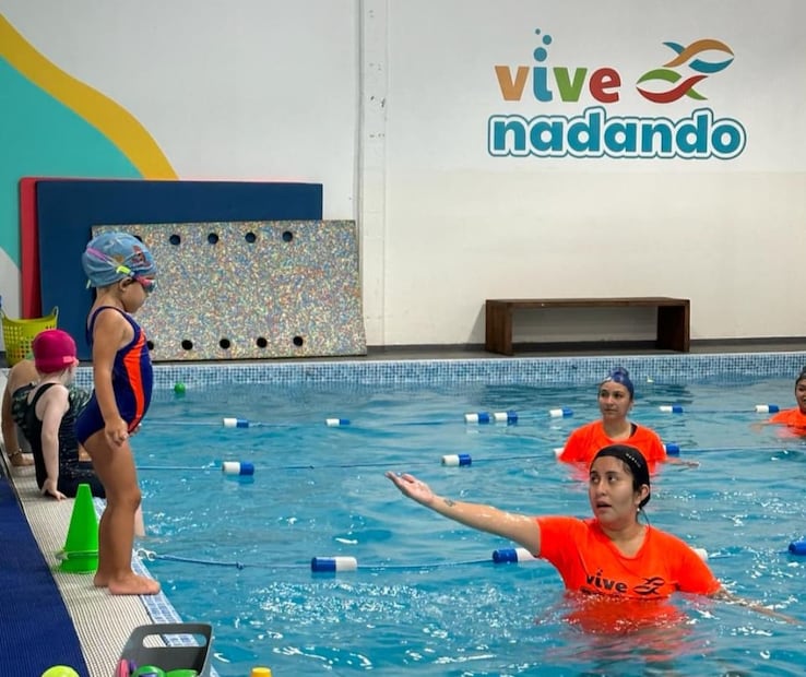 Vive Nadando, la escuela de natación que se preocupa por la seguridad de bebés y niños / Cortesía