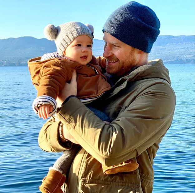 Meghan Markle y el príncipe Harry se ofrecen como fotógrafos de una pareja en Canadá 