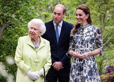 Kate Middleton y el príncipe William enfocados en su familia con permiso de Isabel II