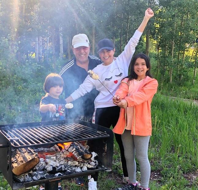 Thalía, Tommy Mottola y sus hijos se van de camping