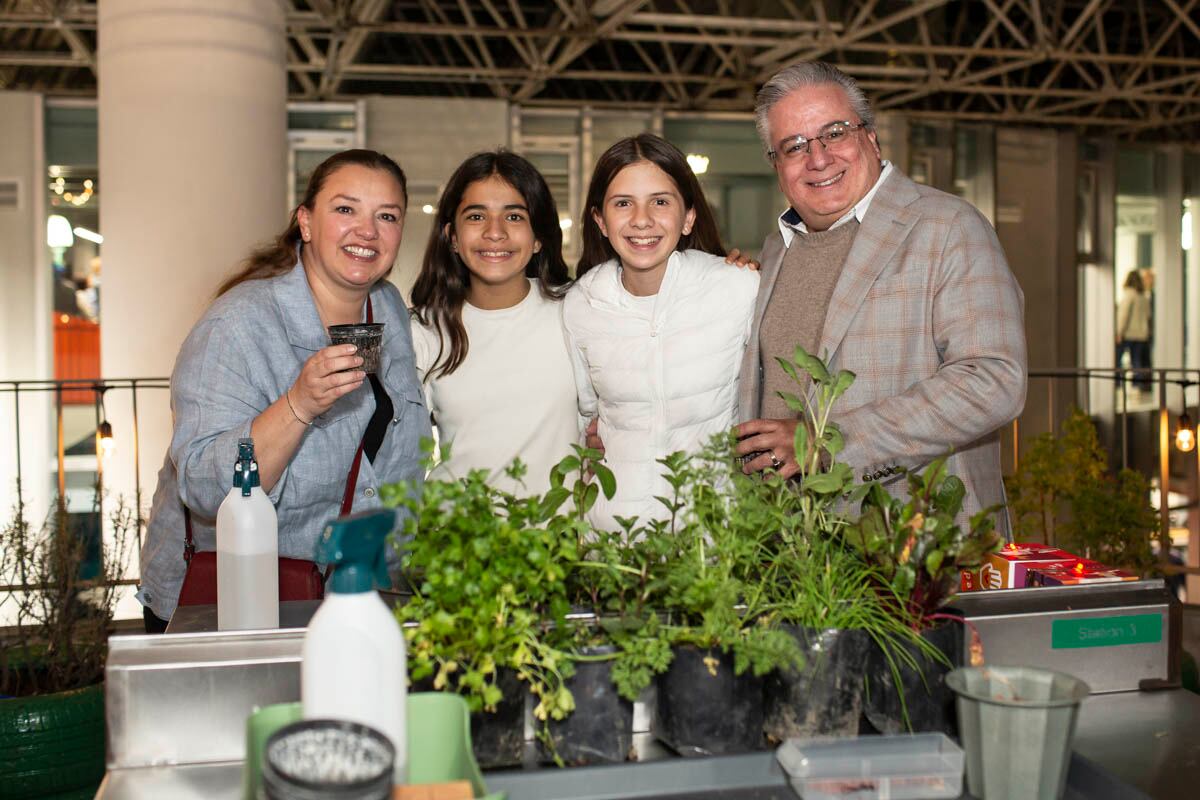Lorena Valera, Lara Martínez,  Andrea Pérez-Duarte y Germán Pérez-Duarte. (Foto: Esteban Torreblanca)