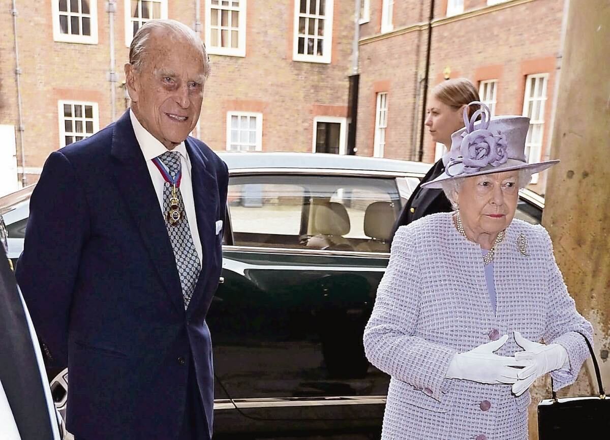 El príncipe Felipe y la reina Isabel II de Inglaterra. (Foto: EFE)