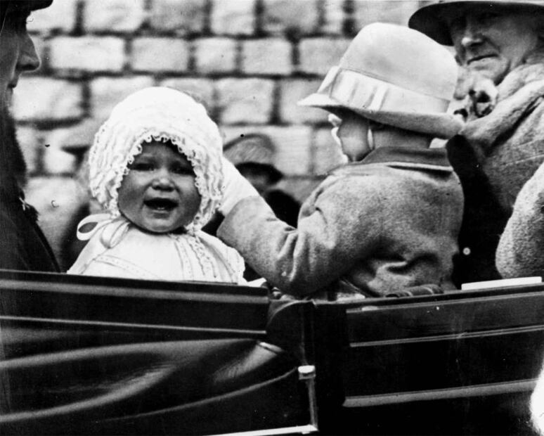 El guardarropa de la reina Isabel II, el más documentado desde su nacimiento