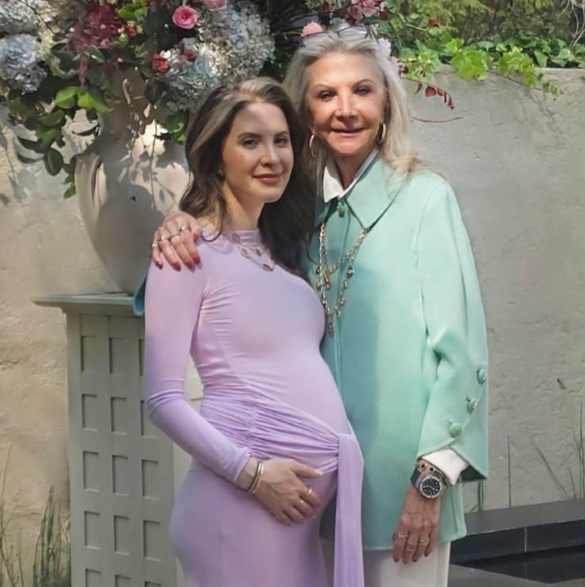 Ivana de María junto a Gina Diez Barroso, su mamá / Foto: Instagram  @ginadiezbarroso