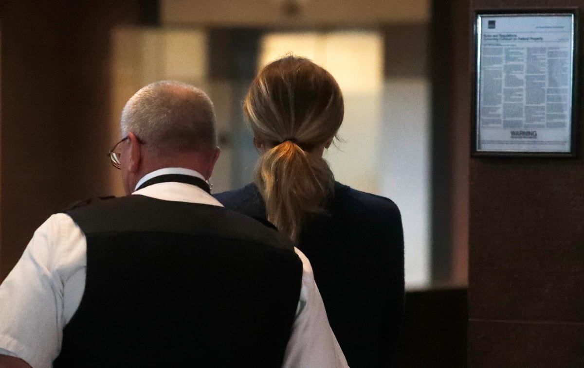 Felicity Huffman paga fianza de 250 mil dólares tras ser acusada de fraude