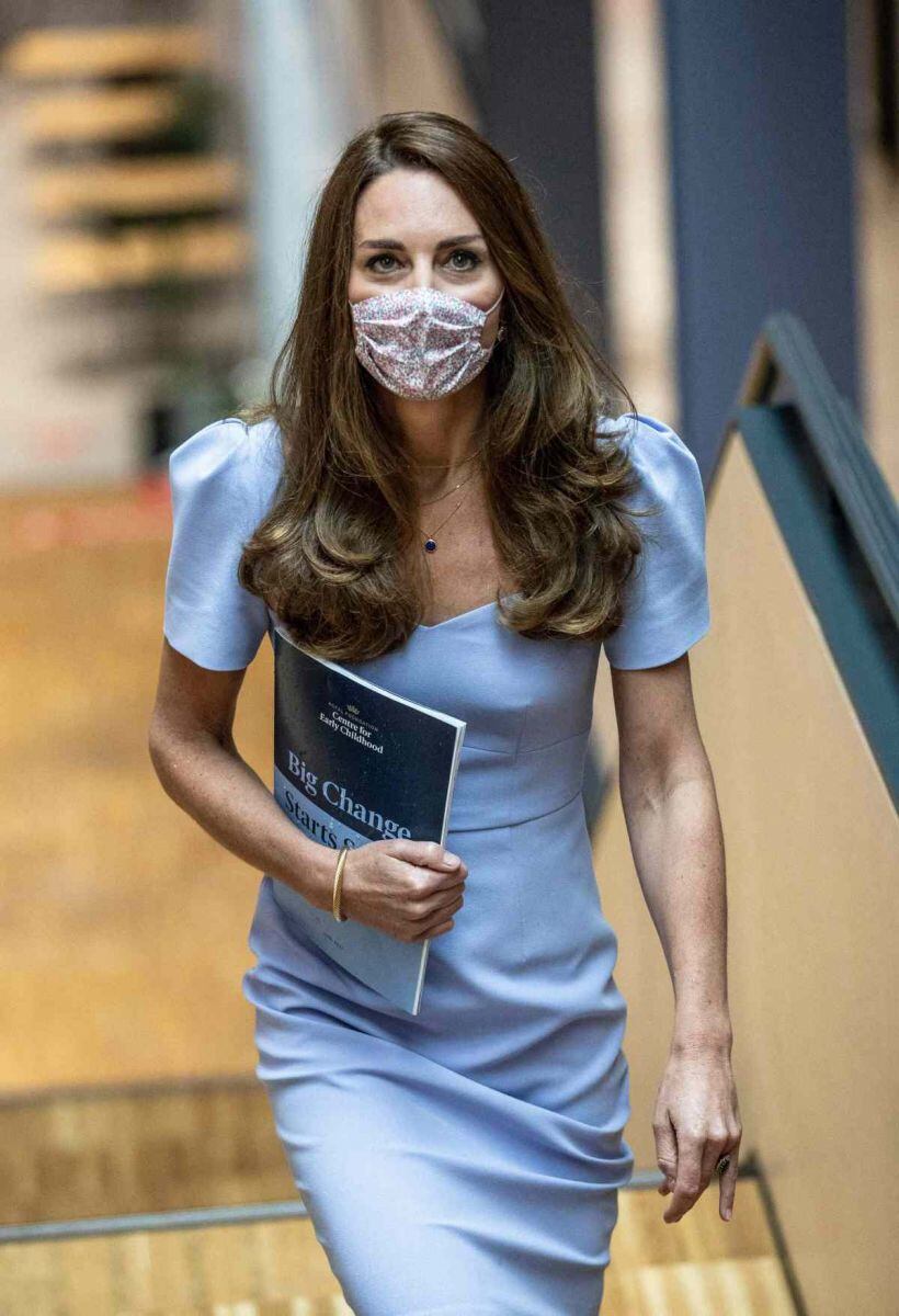 El fantástico look de Kate Middleton en un día de lluvia