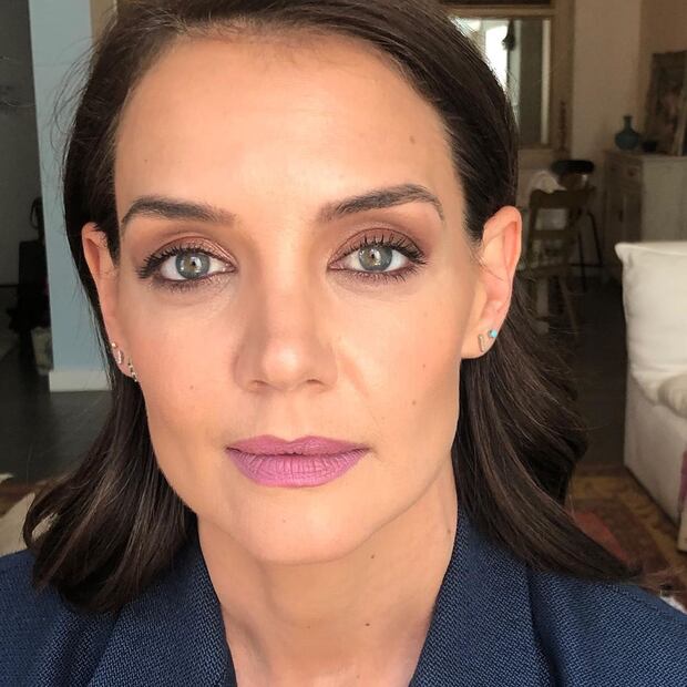 Katie Holmes luce orgullosa sus estrías en Instagram 