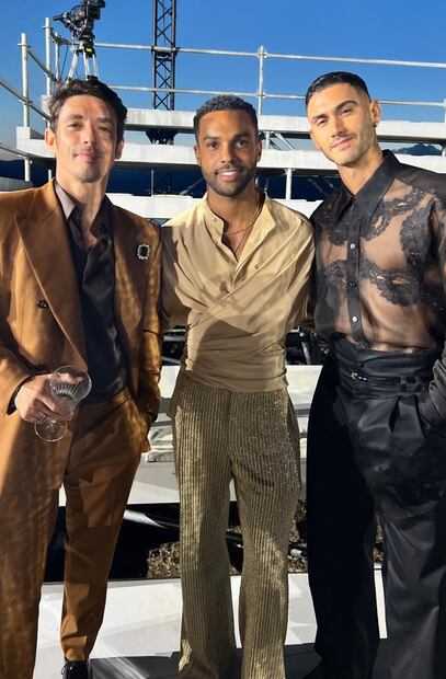 Los actores posaron también junto al actor británico Lucien Laviscount / Foto: Instagram