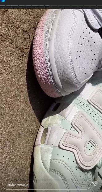 Los tenis de Billie Eilish abren el debate: ¿son rosa con blanco o color menta?