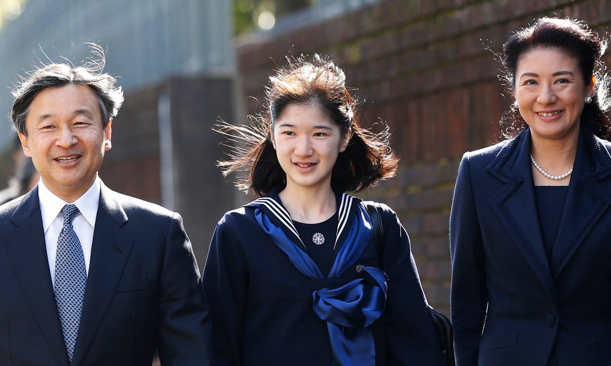Adoptar niños, la posible estrategia en Japón para que las mujeres no lleguen al trono