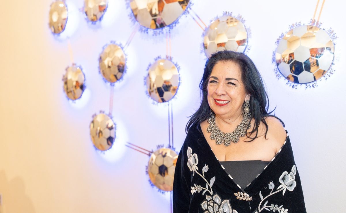 Betsabeé Romero inaugura 'Espejismo en la Penumbra', una muestra inspirada en el futbol