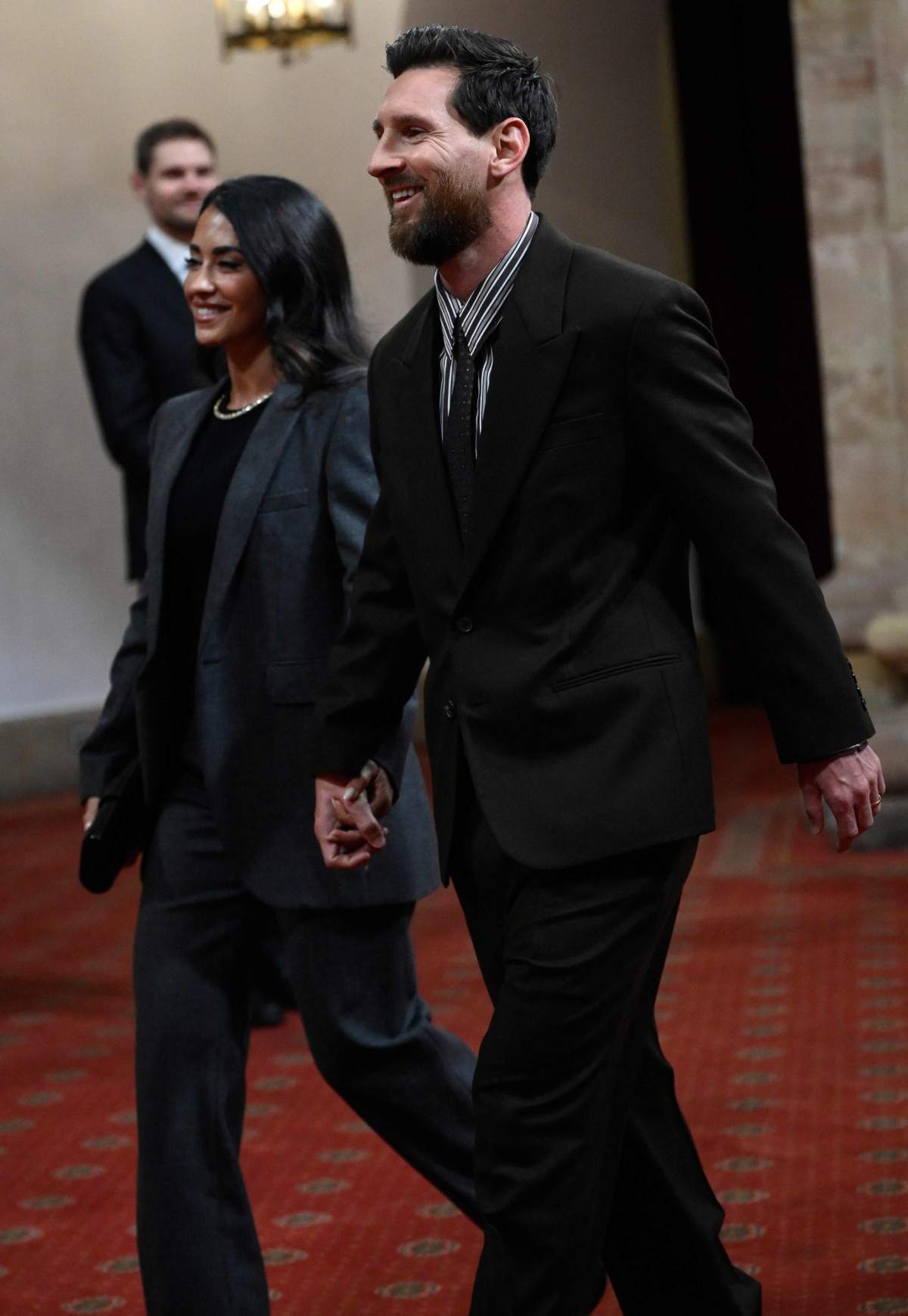 Antonela Roccuzzo y Lionel Messi (Foto: AP)