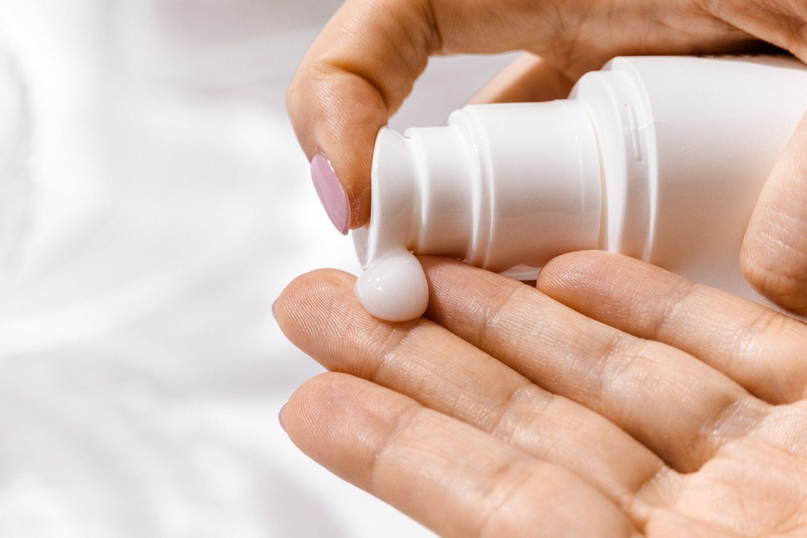¿Puedo contagiarme de Covid-19 con la crema y el maquillaje?
