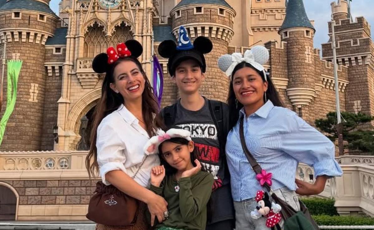 Claudia Lizaldi, Iam, Elah y Mary / Foto: Instagram @claudializaldi
