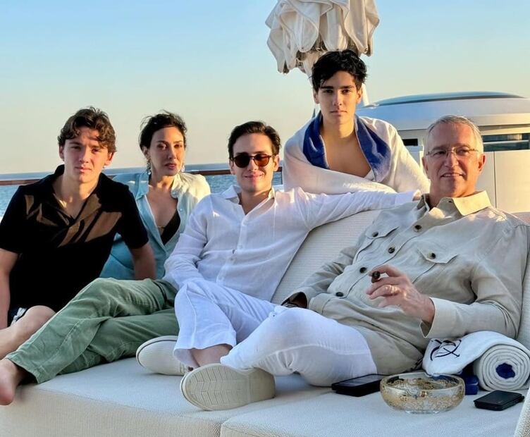 Ricardo Salinas Pliego y su esposa María Laura Medina con sus hijos Cristóbal, Ricardo, Mariano / Foto: Instagram