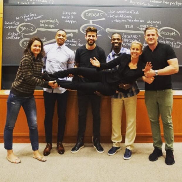 Gerard Piqué y Katie Holmes estudian juntos en Harvard
